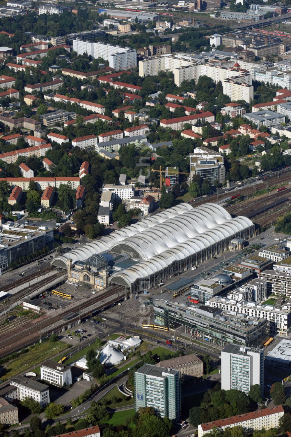 Dresden from the bird's eye view: Track progress and building of the main station of the railway in Dresden in the state Saxony, Germany