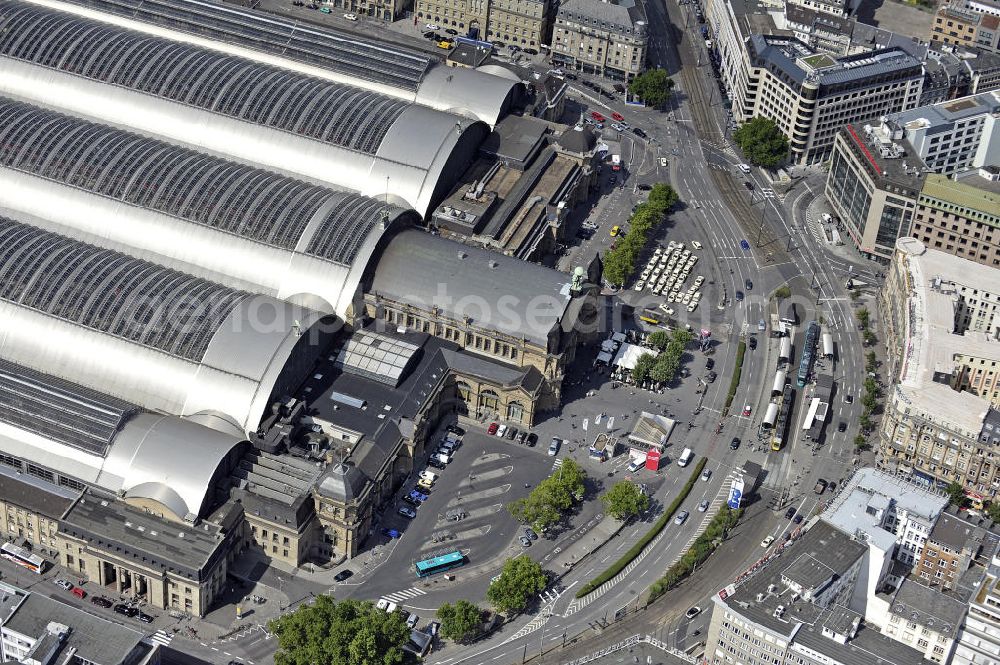 Aerial photograph Frankfurt am Main - Blick auf den Frankfurter Hauptbahnhof, dem größten Kopfbahnhof der Deutschen Bahn. View of the Frankfurt Central Station, the largest terminal station of the Deutsche Bahn.