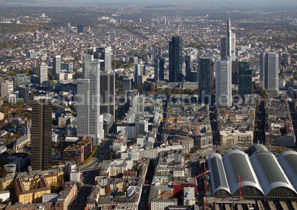 Aerial image Frankfurt am Main - Blick auf den Frankfurter Hauptbahnhof, dem größten Kopfbahnhof der Deutschen Bahn. View of the Frankfurt Central Station, the largest terminal station of the Deutsche Bahn.