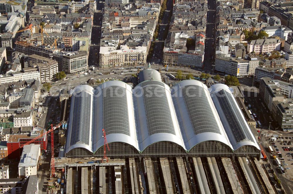 Aerial photograph Frankfurt am Main - Blick auf den Frankfurter Hauptbahnhof, dem größten Kopfbahnhof der Deutschen Bahn. View of the Frankfurt Central Station, the largest terminal station of the Deutsche Bahn.