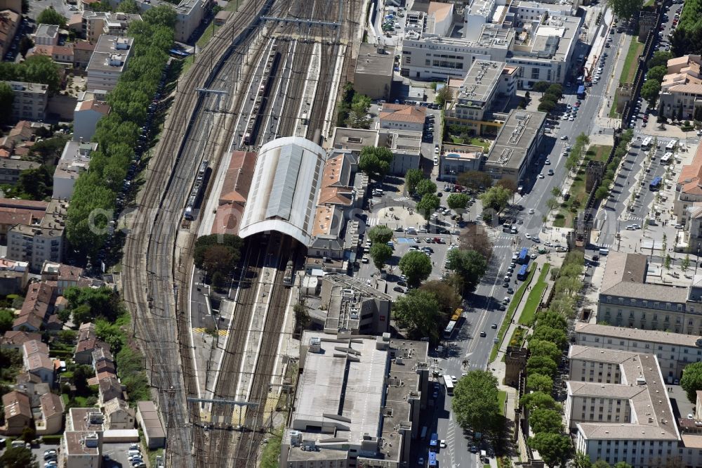 Aerial photograph Avignon - Track progress and building of the main station of the french railway in Avignon in Provence-Alpes-Cote d'Azur, France