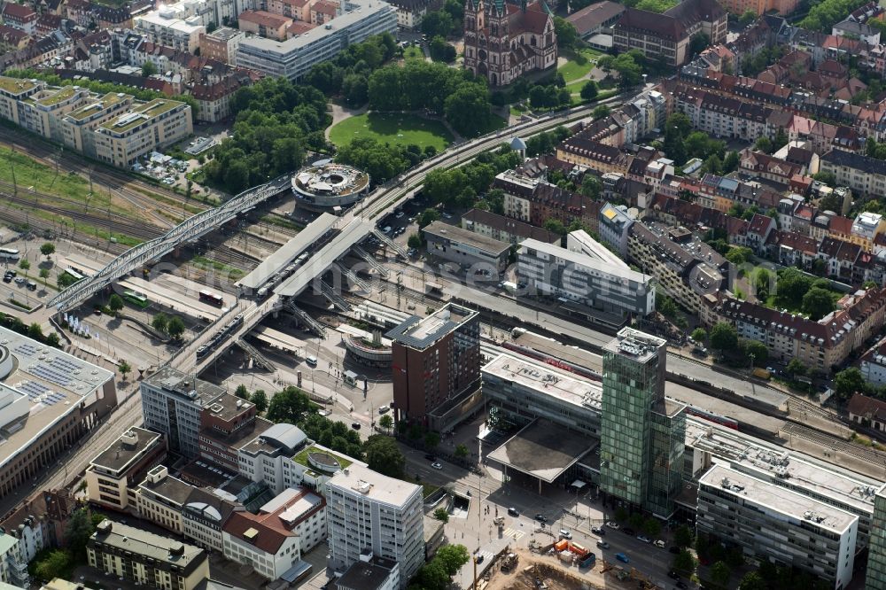 Aerial image Freiburg im Breisgau - Track progress and building of the main station Freiburg (Breisgau) Hbf of the railway in the district Zentrum in Freiburg im Breisgau in the state Baden-Wurttemberg, Germany