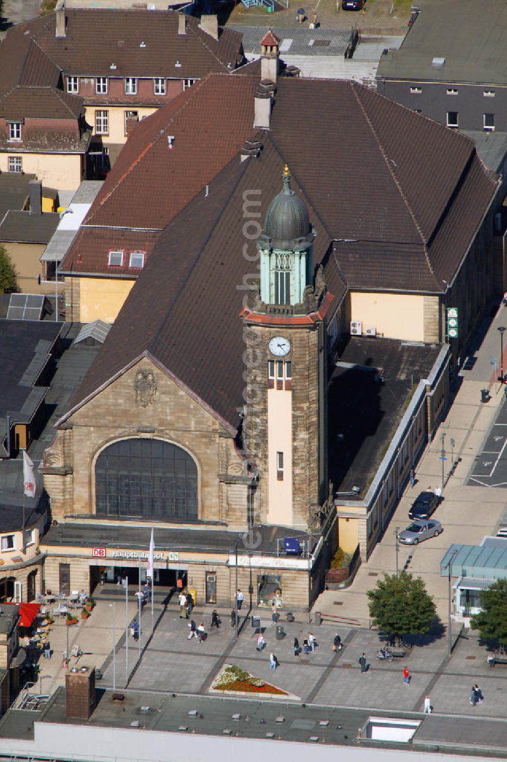 Aerial photograph Hagen - Blick auf den Hauptbahnhof in Hagen im Ruhrgebiet. View to the central railway station in Hagen in the Ruhr area.