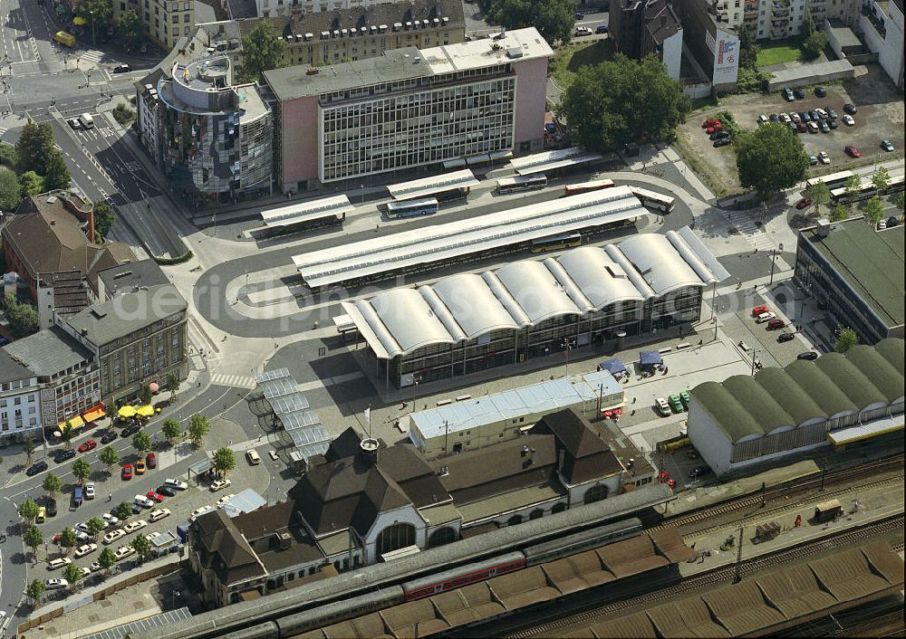 Aerial image Koblenz - Blick auf den Hauptbahnhof Koblenz. Dieser Bahnhof ist die Drehscheibe des Bahnverkehrs Rhein-Mosel-Lahn mit ICE-Halt. View of the train station in Koblenz.