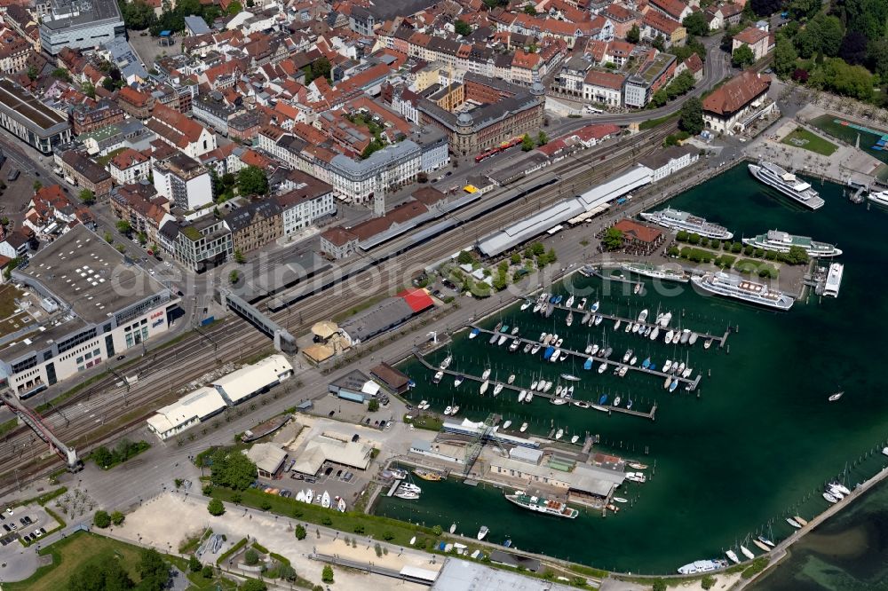 Konstanz from the bird's eye view: Track progress and building of the main station of the railway on Konstanz Hafen in Konstanz in the state Baden-Wuerttemberg, Germany