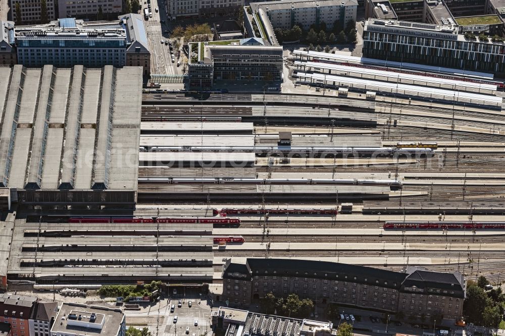 Aerial image München - Track progress and building of the main station of the railway Muenchen in Munich in the state Bavaria, Germany