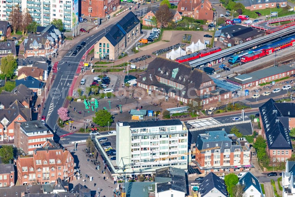 Aerial image Sylt - Track progress and building of the main station of the railway in the district Westerland on Island Sylt in the state Schleswig-Holstein, Germany