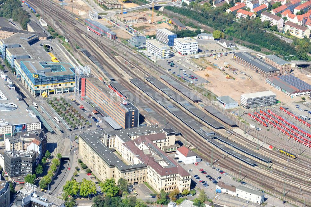 Saarbrücken from the bird's eye view: Sicht auf den Hauptbahnhof und das Geschäftsgebäude des Verkehrsunternehmens Deutsche Bahn in Saarbrücken im Saarland. View over central station and business building of German transportation company Deutsche Bahn in city Saarbrücken in Saarland.