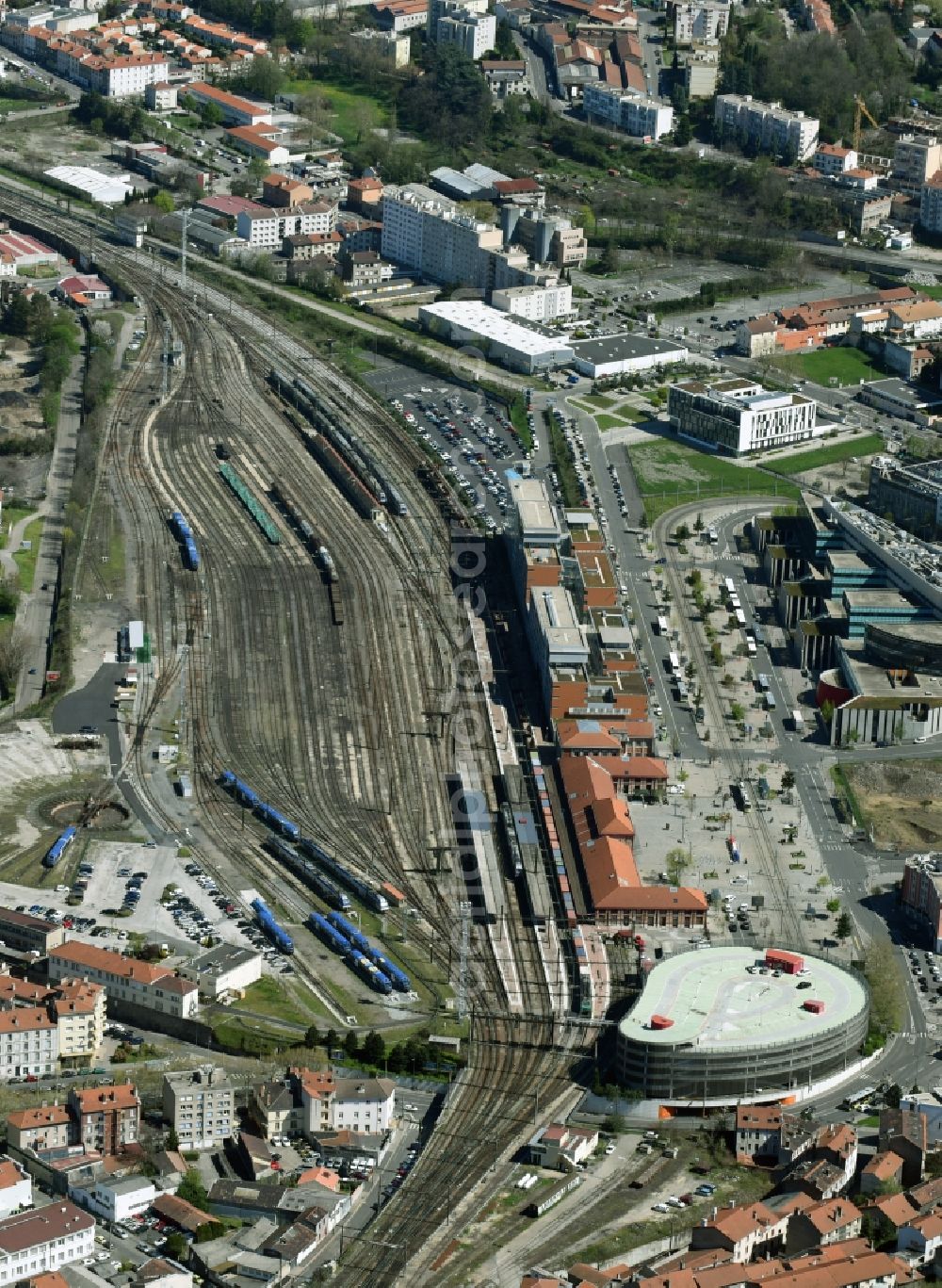 Aerial photograph Saint-Etienne - Track progress and building of the SNCF- main station of the railway in Saint-Etienne in Auvergne Rhone-Alpes, France