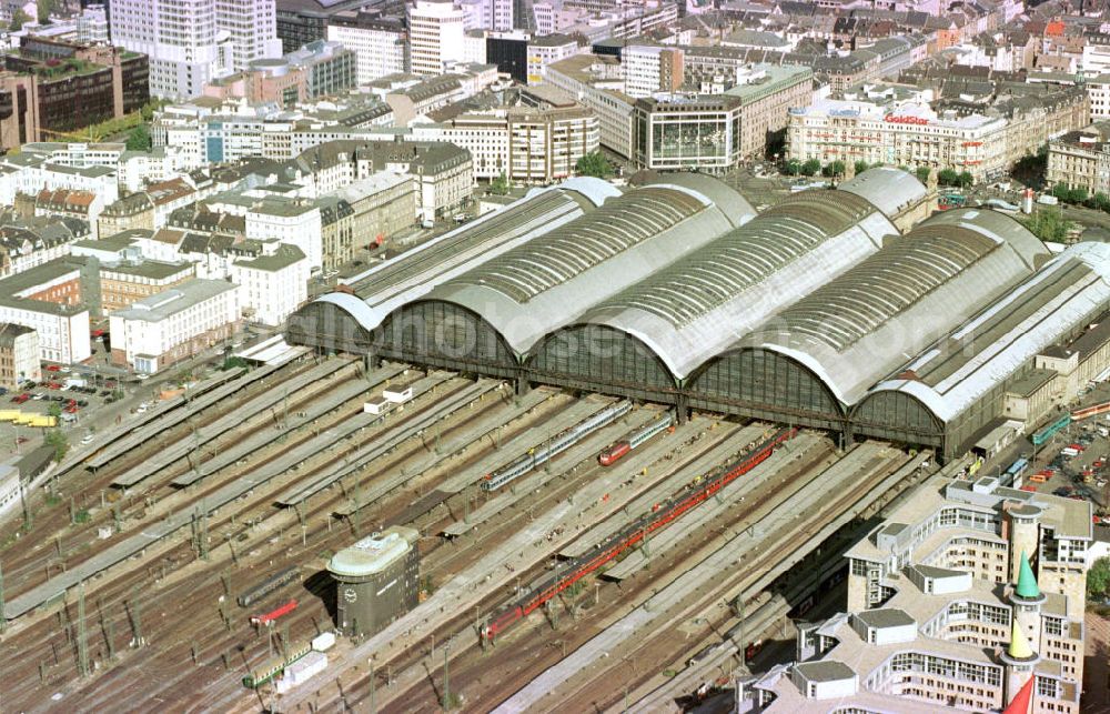 Frankfurt am Main from above - Hauptbahnhof im Stadtzentrum Frankfurt / Main