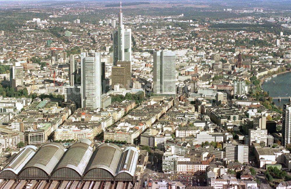 Frankfurt am Main from above - Hauptbahnhof im Stadtzentrum Frankfurt / Main