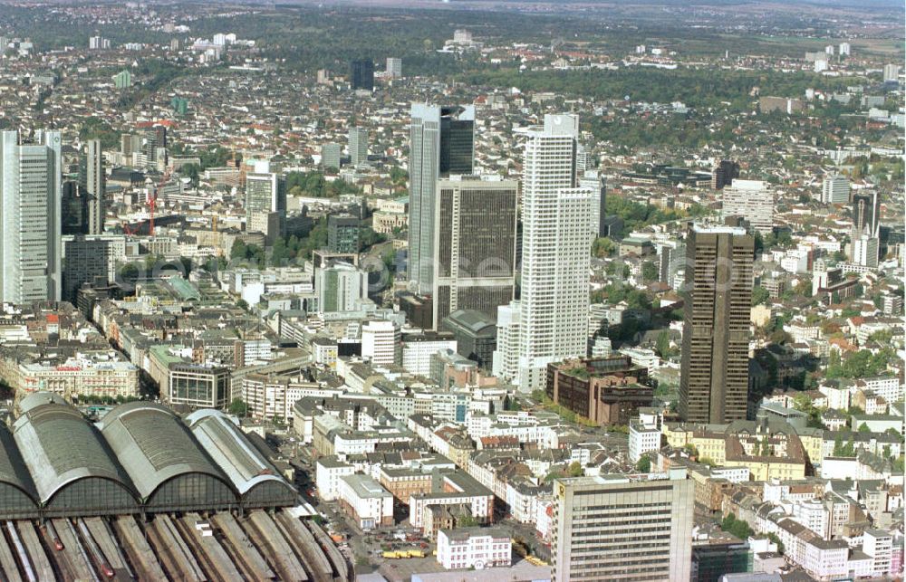 Frankfurt am Main from the bird's eye view: Hauptbahnhof im Stadtzentrum Frankfurt / Main