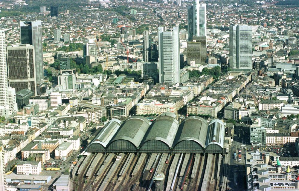 Aerial image Frankfurt am Main - Hauptbahnhof im Stadtzentrum Frankfurt / Main