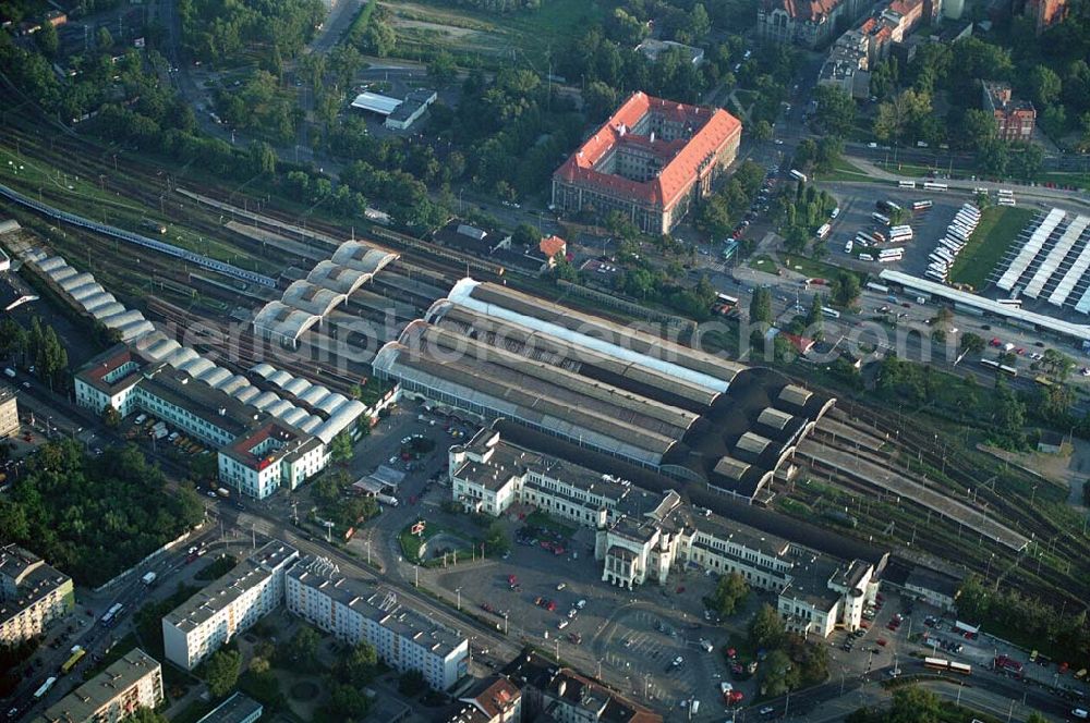 Wroclaw (Polen) from the bird's eye view: Blick auf den Hauptbahnhof von Wroclaw an der Gartenstraße.