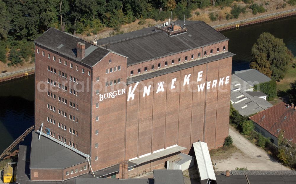 Burg from above - Blick auf das legändäre Hauptgebäude der Burger Knäckebrotwerke an der Niegripper Chaussee 7 in 39288 Burg.