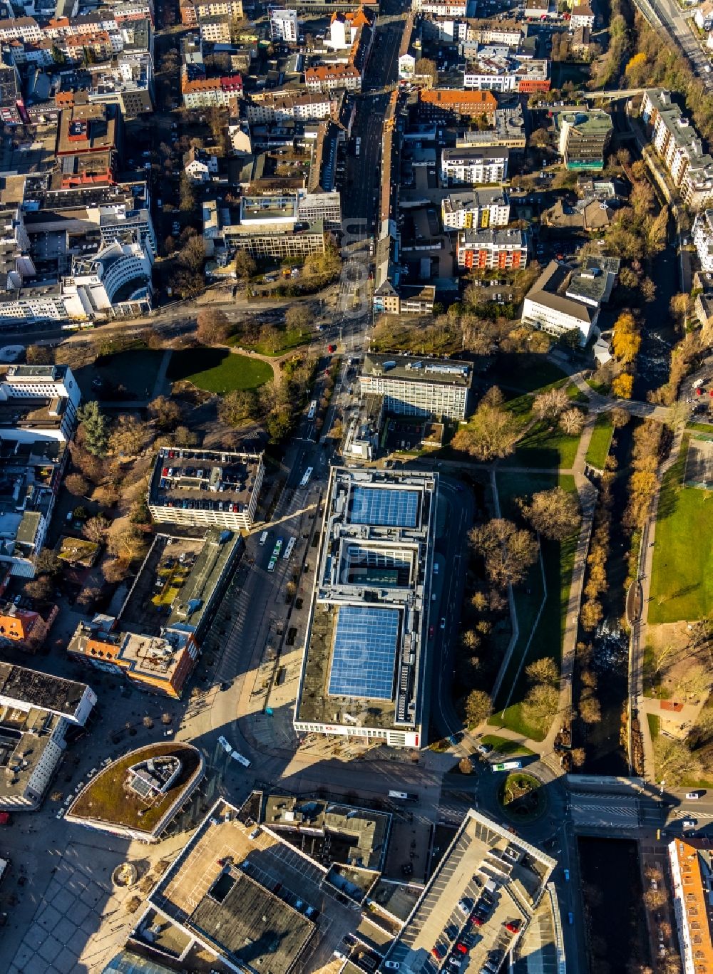 Hagen from the bird's eye view: Main building of the Sparkasse savings bank HagenHerdecke at the Koernerstreet in the center of Hagen in the state North Rhine-Westphalia