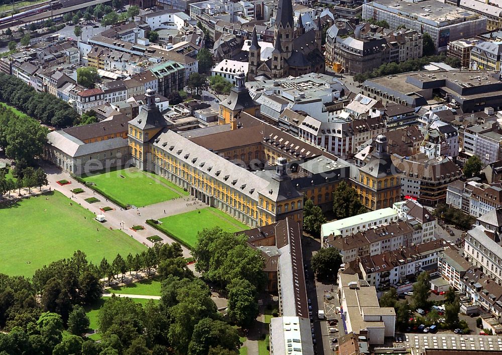 Aerial photograph Bonn - View of the main building of the Rheinische Friedrich-Wilhelms University of Bonn in North Rhine-Westphalia. Named after the Prussian King Friedrich Wilhelm III and located on the courtyard, the university was founded in 1818. It generated seven Nobel laureates