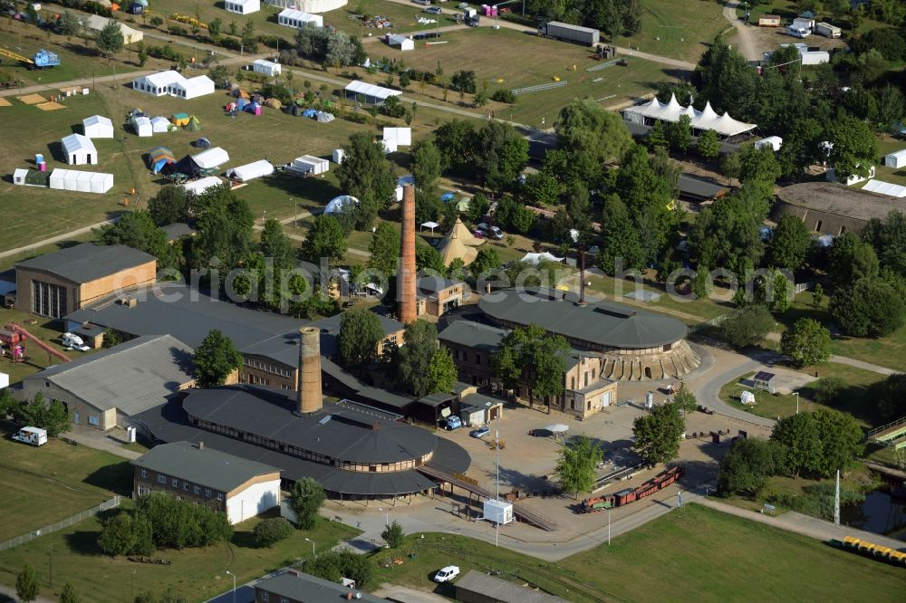 Aerial image Zehdenick - Main buildings and technical facilities in the Mildenberg brick work park in the town area of Zehdenick in the state of Brandenburg. The park is an industrial memorial, surrounded by lakes and ponds. The compound consists of the company sites of two former brick works and is located in the North of the Mildenberg part of the town. View of the works, chimneys and factories of the compound