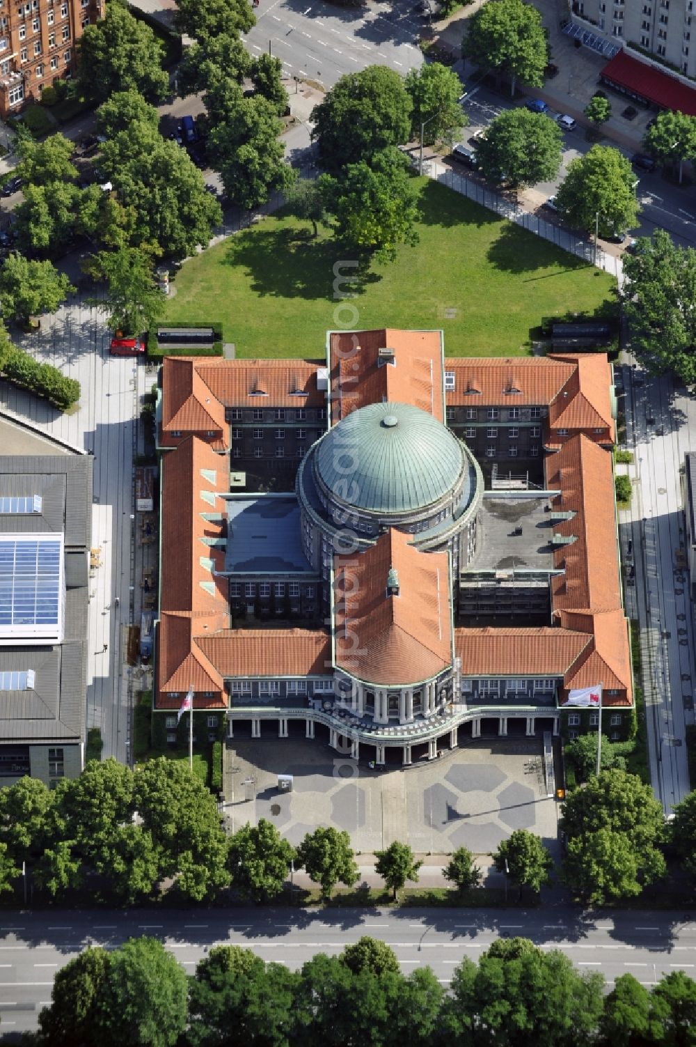 Hamburg from the bird's eye view: Main building of the University of Hamburg Edmund-Siemers-Allee in Hamburg