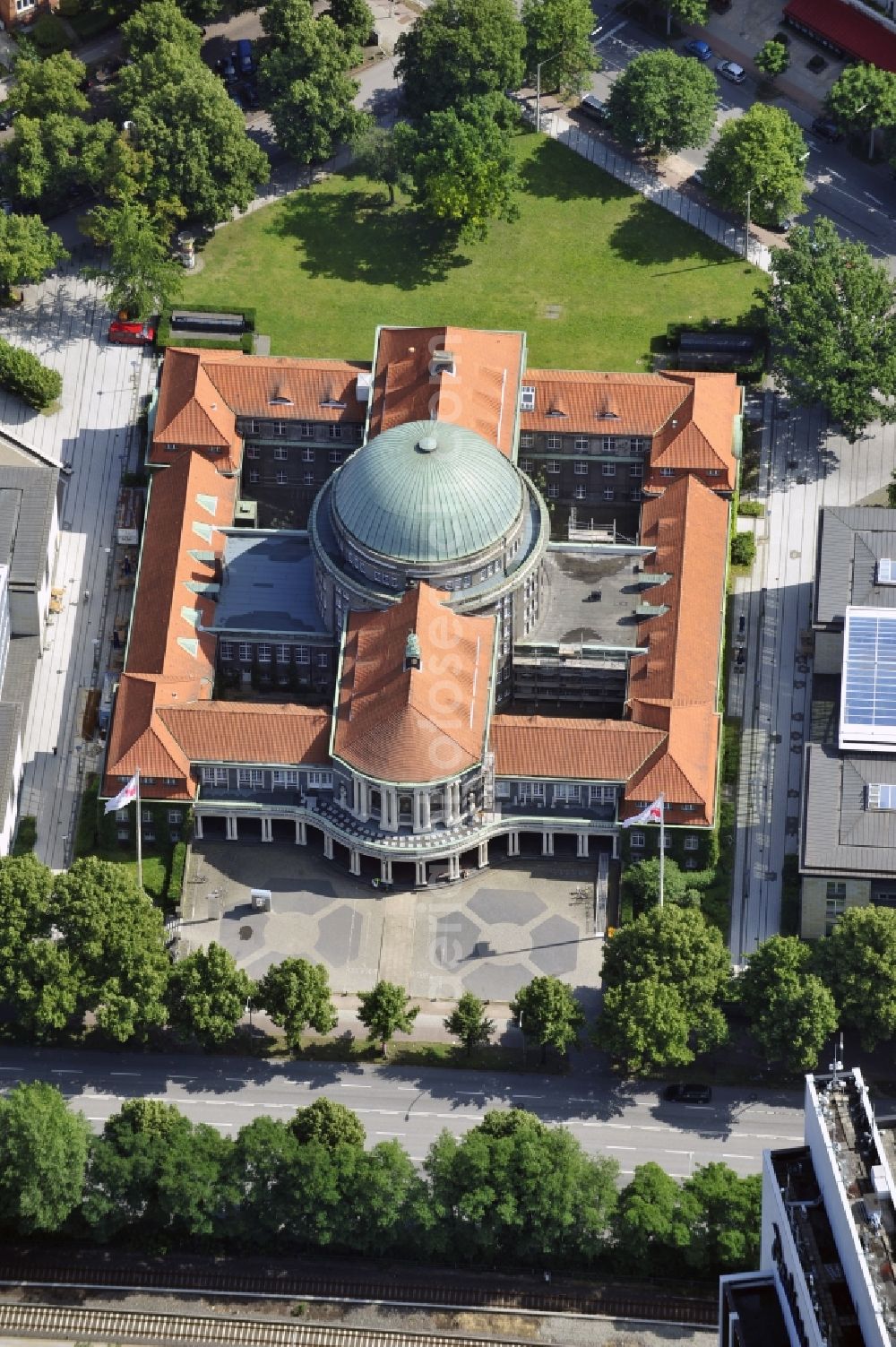 Aerial photograph Hamburg - Main building of the University of Hamburg Edmund-Siemers-Allee in Hamburg