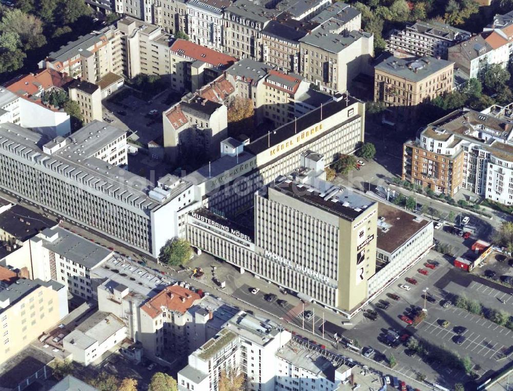 Aerial photograph Berlin-Tiergarten - Haupthaus der Firma Möbel Hübner an der Genthiner Straße in Berlin - Tiergarten.