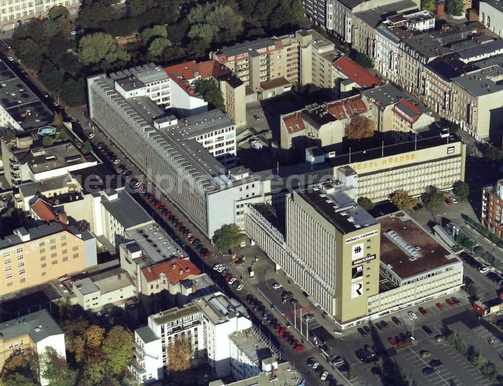 Berlin-Tiergarten from above - Haupthaus der Firma Möbel Hübner an der Genthiner Straße in Berlin - Tiergarten.