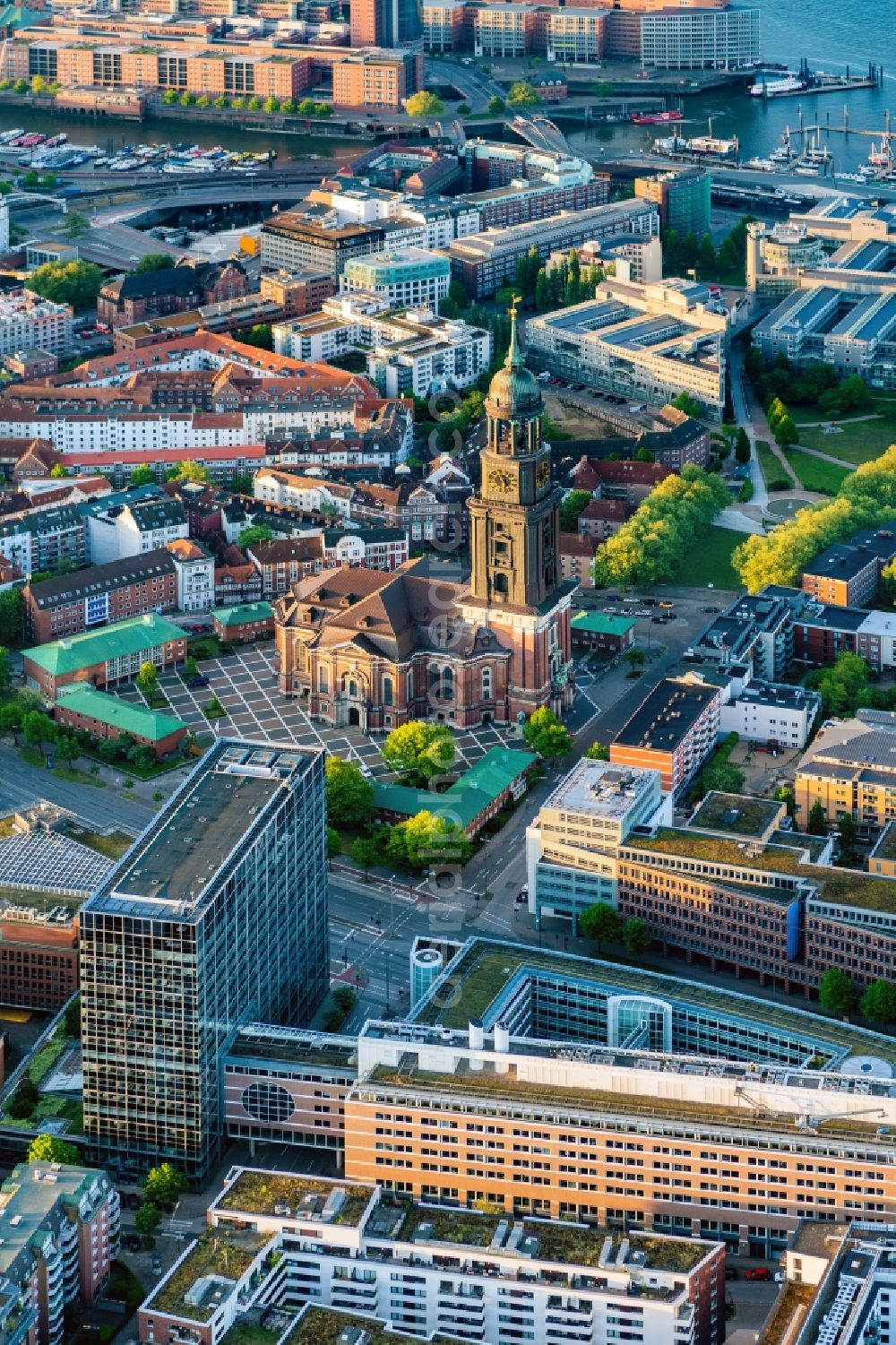 Aerial photograph Hamburg - View of the church St. Michaelis in Hamburg