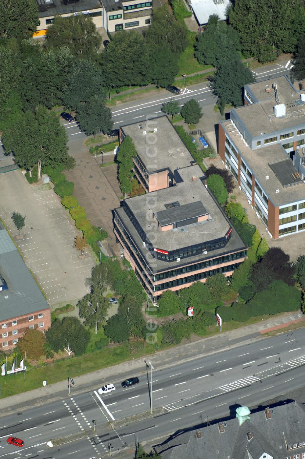 Aerial image Hamburg - Blick auf den Hauptsitz des Reiseveranstalter ÖGER TOURS GmbH, Sportallee 4, 22335 Hamburg, Tel. +49(0)40 32 0010, Fax +49(0)40 32 3091; Ansprechpartner Immobilie: CORPUS SIREO, Asset Management GmbH, An der Welle 3, 60322 Frankfurt am Main, Tel. +49(0)69 48005 0, Fax +49(0)69 48005 102, Email: frankfurt@corpussireo.com