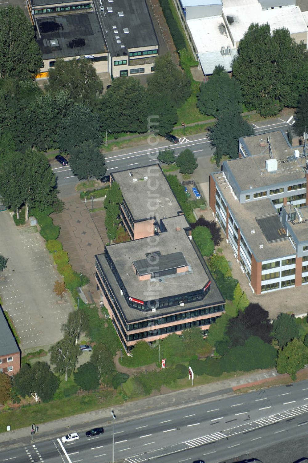 Aerial photograph Hamburg - Blick auf den Hauptsitz des Reiseveranstalter ÖGER TOURS GmbH, Sportallee 4, 22335 Hamburg, Tel. +49(0)40 32 0010, Fax +49(0)40 32 3091; Ansprechpartner Immobilie: CORPUS SIREO, Asset Management GmbH, An der Welle 3, 60322 Frankfurt am Main, Tel. +49(0)69 48005 0, Fax +49(0)69 48005 102, Email: frankfurt@corpussireo.com