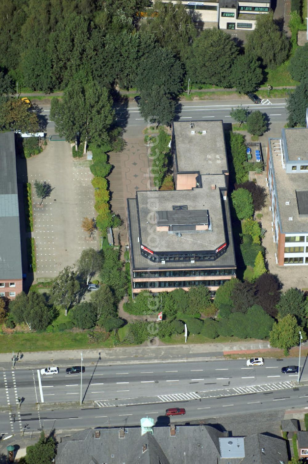 Aerial image Hamburg - Blick auf den Hauptsitz des Reiseveranstalter ÖGER TOURS GmbH, Sportallee 4, 22335 Hamburg, Tel. +49(0)40 32 0010, Fax +49(0)40 32 3091; Ansprechpartner Immobilie: CORPUS SIREO, Asset Management GmbH, An der Welle 3, 60322 Frankfurt am Main, Tel. +49(0)69 48005 0, Fax +49(0)69 48005 102, Email: frankfurt@corpussireo.com