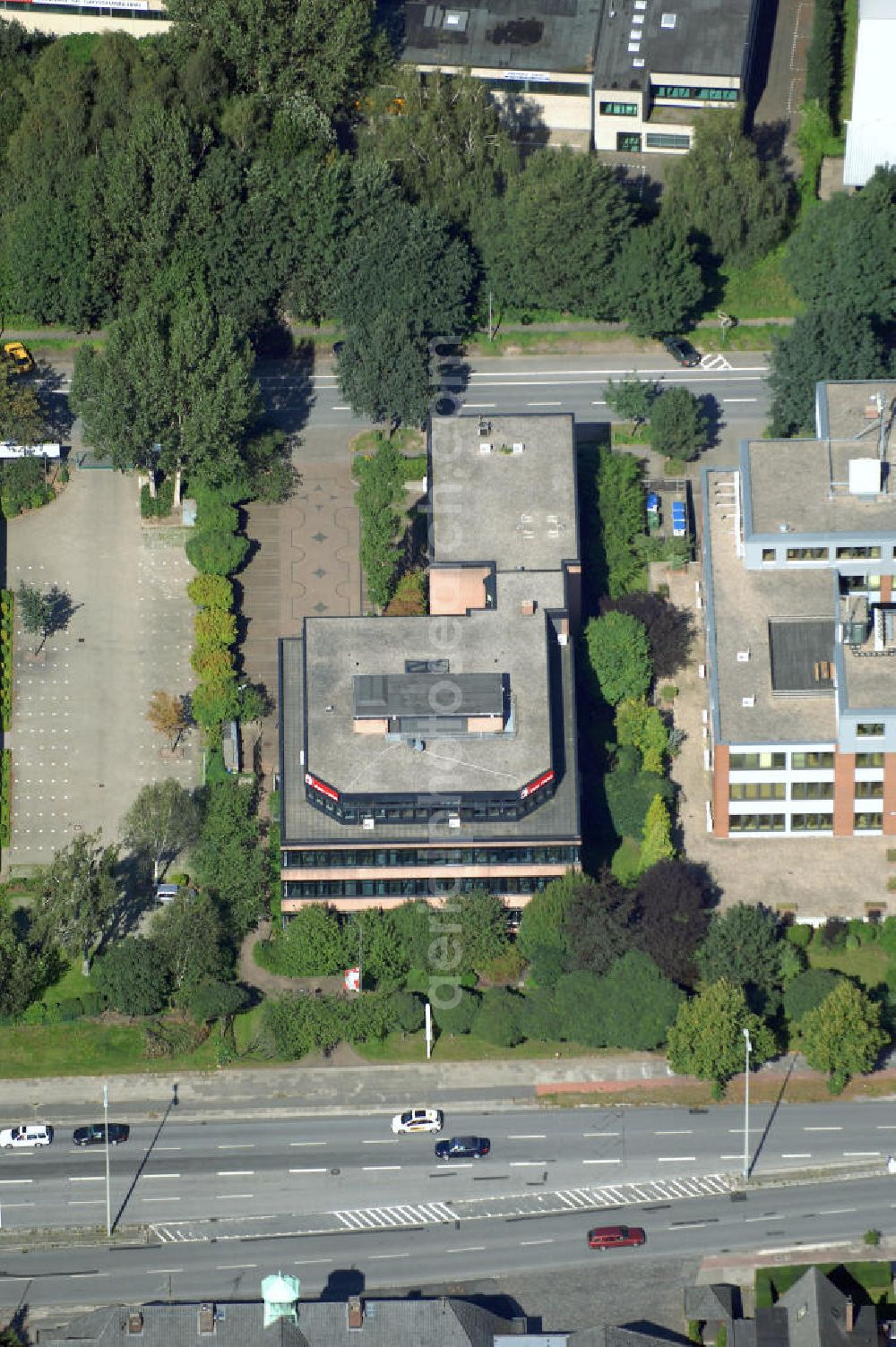 Aerial photograph Hamburg - Blick auf den Hauptsitz des Reiseveranstalter ÖGER TOURS GmbH, Sportallee 4, 22335 Hamburg, Tel. +49(0)40 32 0010, Fax +49(0)40 32 3091; Ansprechpartner Immobilie: CORPUS SIREO, Asset Management GmbH, An der Welle 3, 60322 Frankfurt am Main, Tel. +49(0)69 48005 0, Fax +49(0)69 48005 102, Email: frankfurt@corpussireo.com