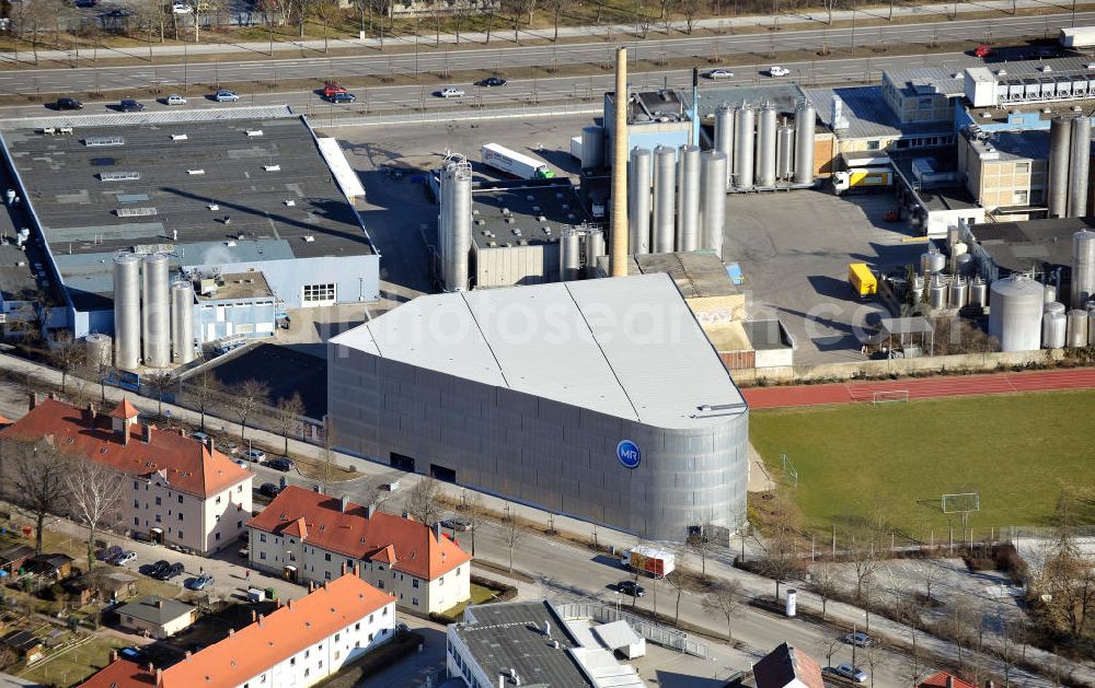 Regensburg from the bird's eye view: Der Hauptsitz der MR, Maschinenfabrik Reinhausen GmbH an der Donaustaufer Straße Ecke Nordgaustraße in Regensburg in Bayern. Das Unternehmen stellt Laststufenschalter für Leistungstransformatoren her und ist in diesem Bereich Weltmarktführer. The central / home office of MR, Maschinenfabrik Reinhausen GmbH at the street Donaustaufer Strasse and Nordgaustrasse in Ratisbon in Bayern.