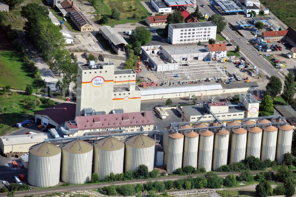 Aerial image - Der Hauptsitz des Unternehmens Heyl GmbH & Co.KG, auch Heyl Mühlen genannt, in Bad Langensalza, Thüringen. Es gehört zur Grain Millers GmbH & Co.KG. The central office of the company Heyl GmbH & Co.KG, also called Heyl Mühlen, in Bad Langensalza, Thuringia. It belongs to the grouping Grain Millers GmbH & Co.KG.