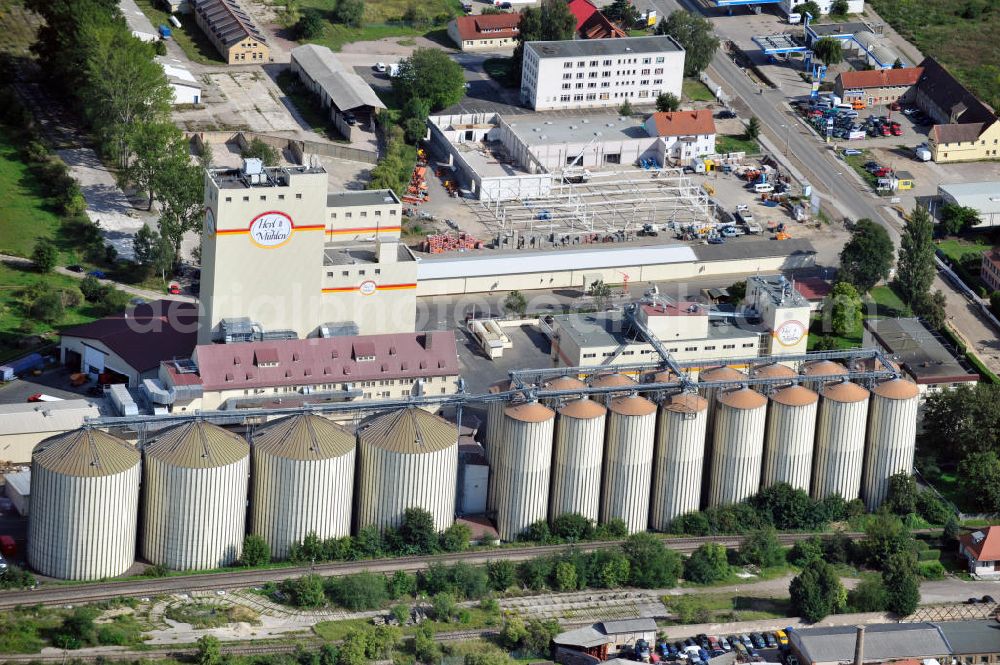 Aerial photograph - Der Hauptsitz des Unternehmens Heyl GmbH & Co.KG, auch Heyl Mühlen genannt, in Bad Langensalza, Thüringen. Es gehört zur Grain Millers GmbH & Co.KG. The central office of the company Heyl GmbH & Co.KG, also called Heyl Mühlen, in Bad Langensalza, Thuringia. It belongs to the grouping Grain Millers GmbH & Co.KG.