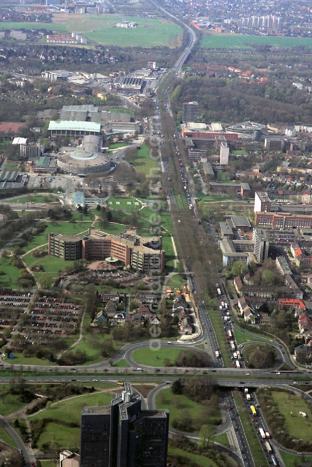 Aerial photograph Dortmund - Expressway Rheinlanddamm - west view here - in Dortmund in North Rhine-Westphalia