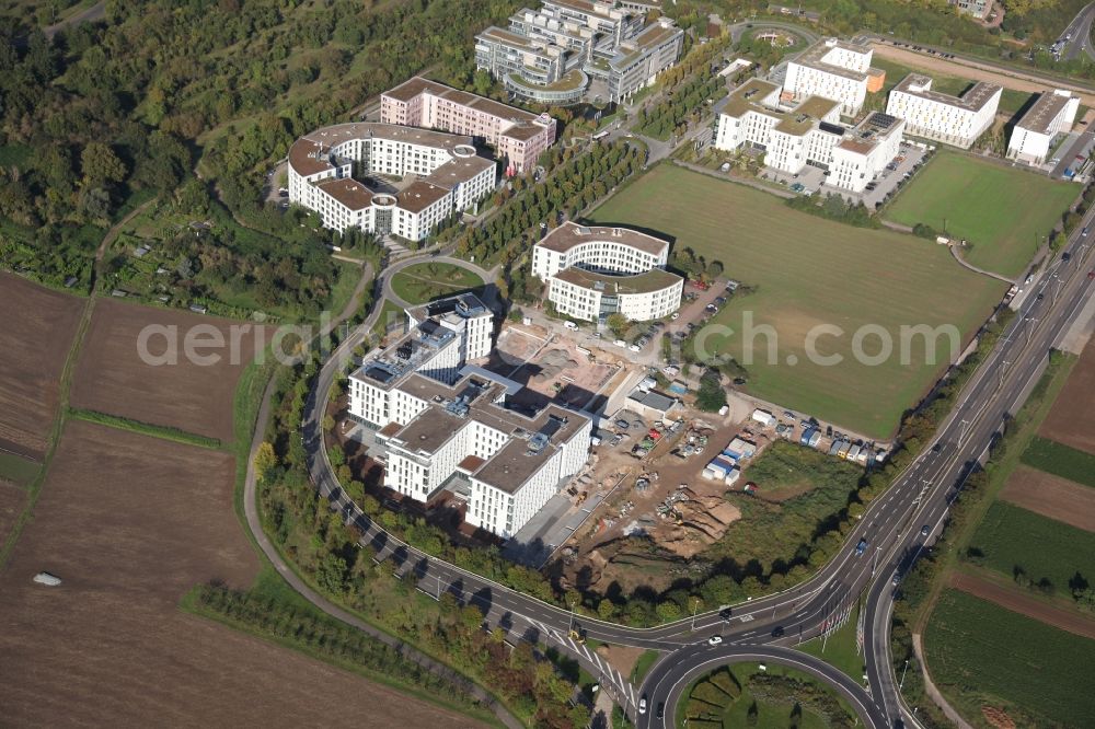 Aerial image Mainz - Site of the new headquarters of the professional association of wood and metal (BGHM) on Kisselberg at the Saarstraße in Mainz Gonsenheim in Rhineland-Palatinate, built by the building contractor Karl Gemünden