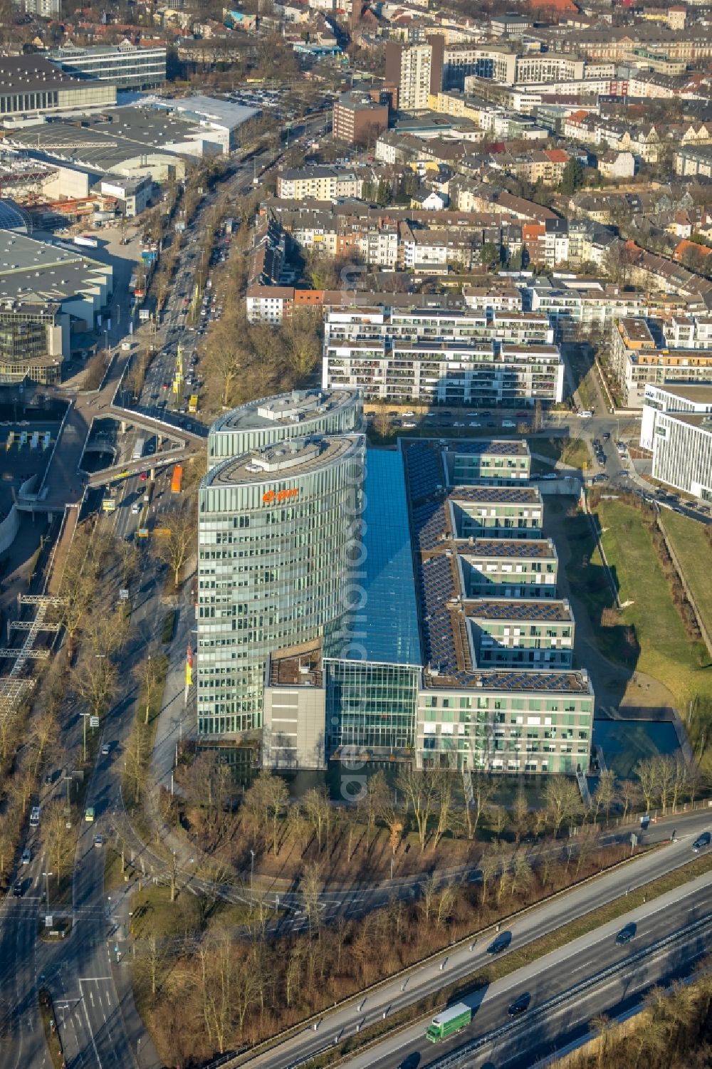 Aerial photograph Essen - View of the administrative building of the E.ON Ruhrgas AG near the federal highway A 52 in the district of Ruettenscheid in Essen in the state of North Rhine-Westphalia