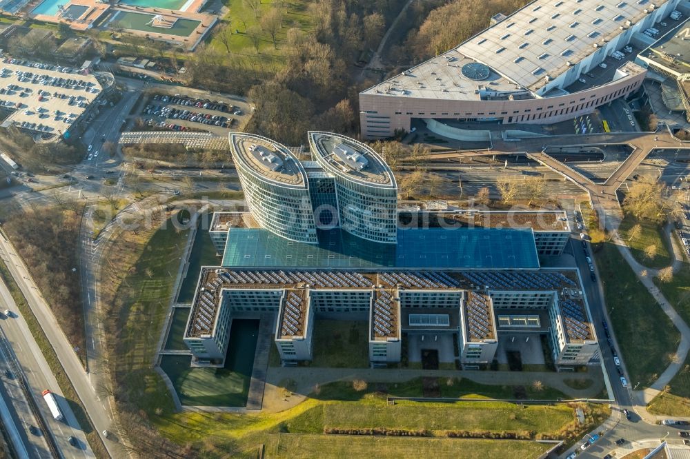 Aerial photograph Essen - View of the administrative building of the E.ON Ruhrgas AG near the federal highway A 52 in the district of Ruettenscheid in Essen in the state of North Rhine-Westphalia