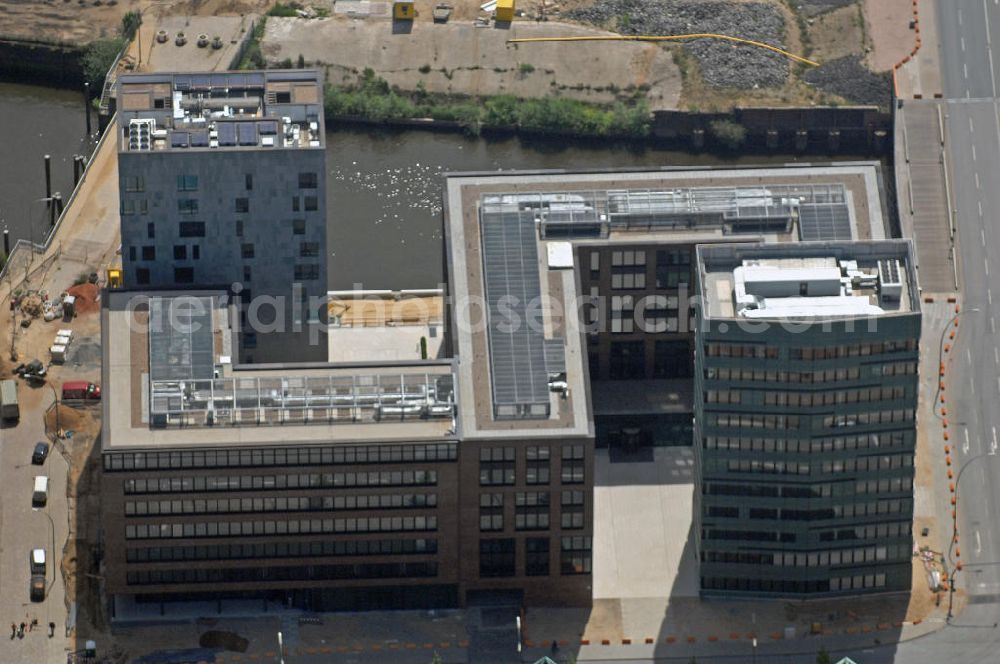 Hamburg from above - Blick auf den Neubau der Hauptverwaltung des Germanischen Lloyds in Hamburg-HafenCity. Der Germanische Lloyd hat hier seine Unternehmensaktivitäten konzentriert und das Gebäude im März 2010 mit rund 1.600 Mitarbeitern bezogen. View of the new headquarters of Germanischer Lloyd in Hamburg HafenCity. Germanischer Lloyd here has concentrated its business activities and moved into the building in March 2010 with approximately 1,600 employees.