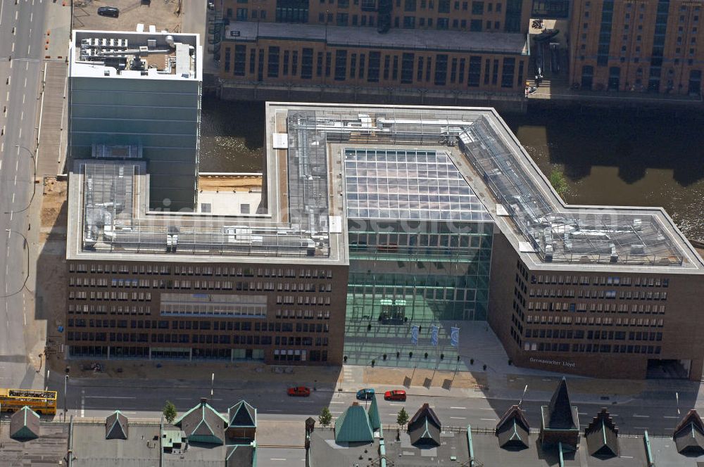 Hamburg from the bird's eye view: Blick auf den Neubau der Hauptverwaltung des Germanischen Lloyds in Hamburg-HafenCity. Der Germanische Lloyd hat hier seine Unternehmensaktivitäten konzentriert und das Gebäude im März 2010 mit rund 1.600 Mitarbeitern bezogen. View of the new headquarters of Germanischer Lloyd in Hamburg HafenCity. Germanischer Lloyd here has concentrated its business activities and moved into the building in March 2010 with approximately 1,600 employees.