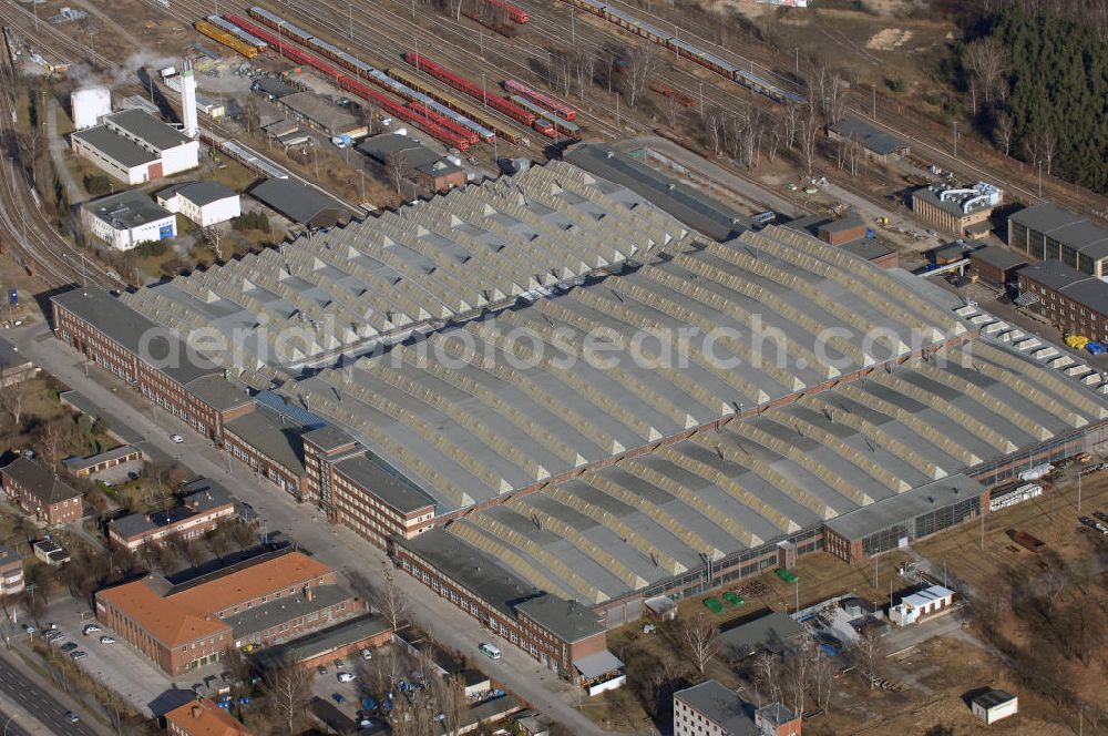 Aerial photograph Berlin - Blick auf die Hallen der Hauptwerkstatt der Berliner S-Bahn. Die Gebäude sind fast 81 Jahre alt. Zum 75. Jubiläum wurde hier zwischen S-Bahn-Wagen, Drehgestellen und Radsätze ein Jazz-Konzert abgehalten. Sonst dient die Werkstatt zu Reparaturzwecken. Kontakt: S-Bahn-Berlin GmbH, Invalidenstr. 19, 10115 Berlin, Tel.: 030 / 297 - 43333