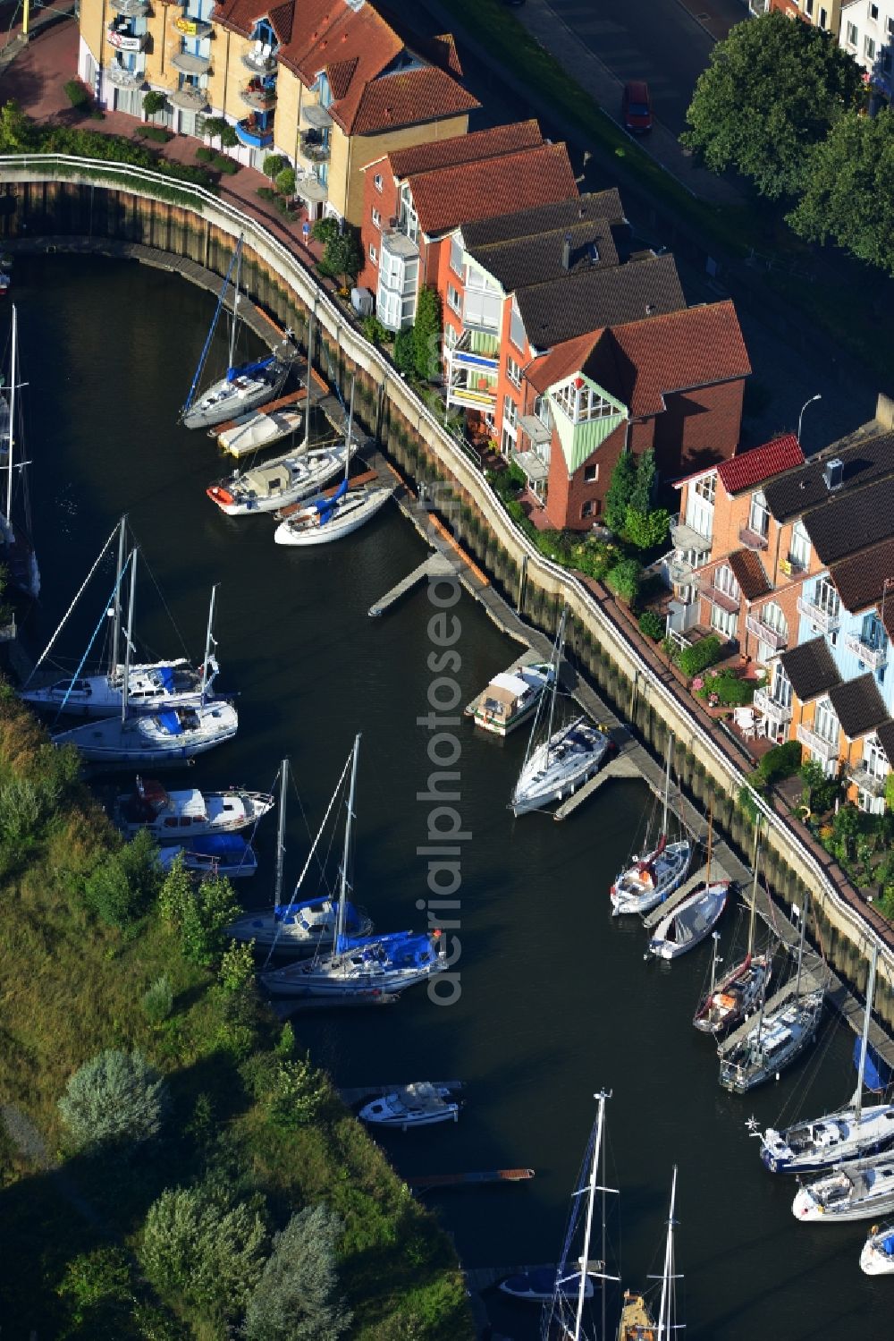 Aerial image Cuxhaven - House series on Schleusenpriel the marina in Cuxhaven in Lower Saxony