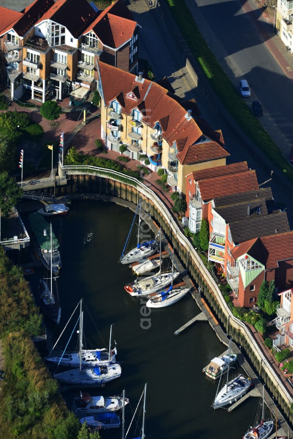 Aerial photograph Cuxhaven - House series on Schleusenpriel the marina in Cuxhaven in Lower Saxony