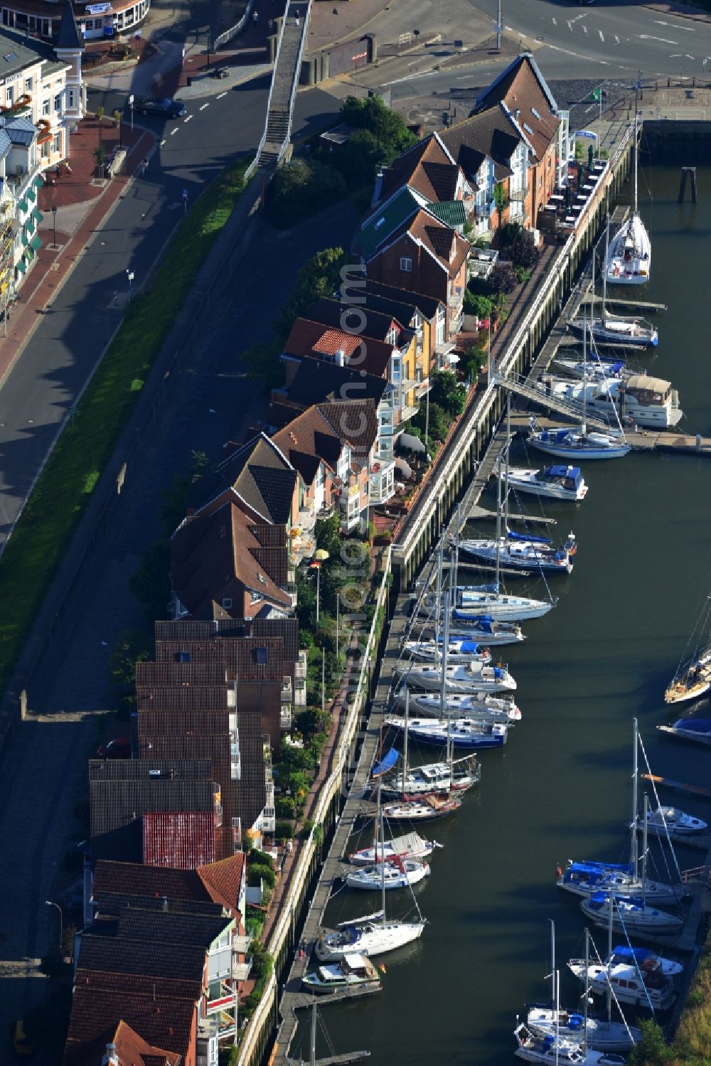 Aerial image Cuxhaven - House series on Schleusenpriel the marina in Cuxhaven in Lower Saxony