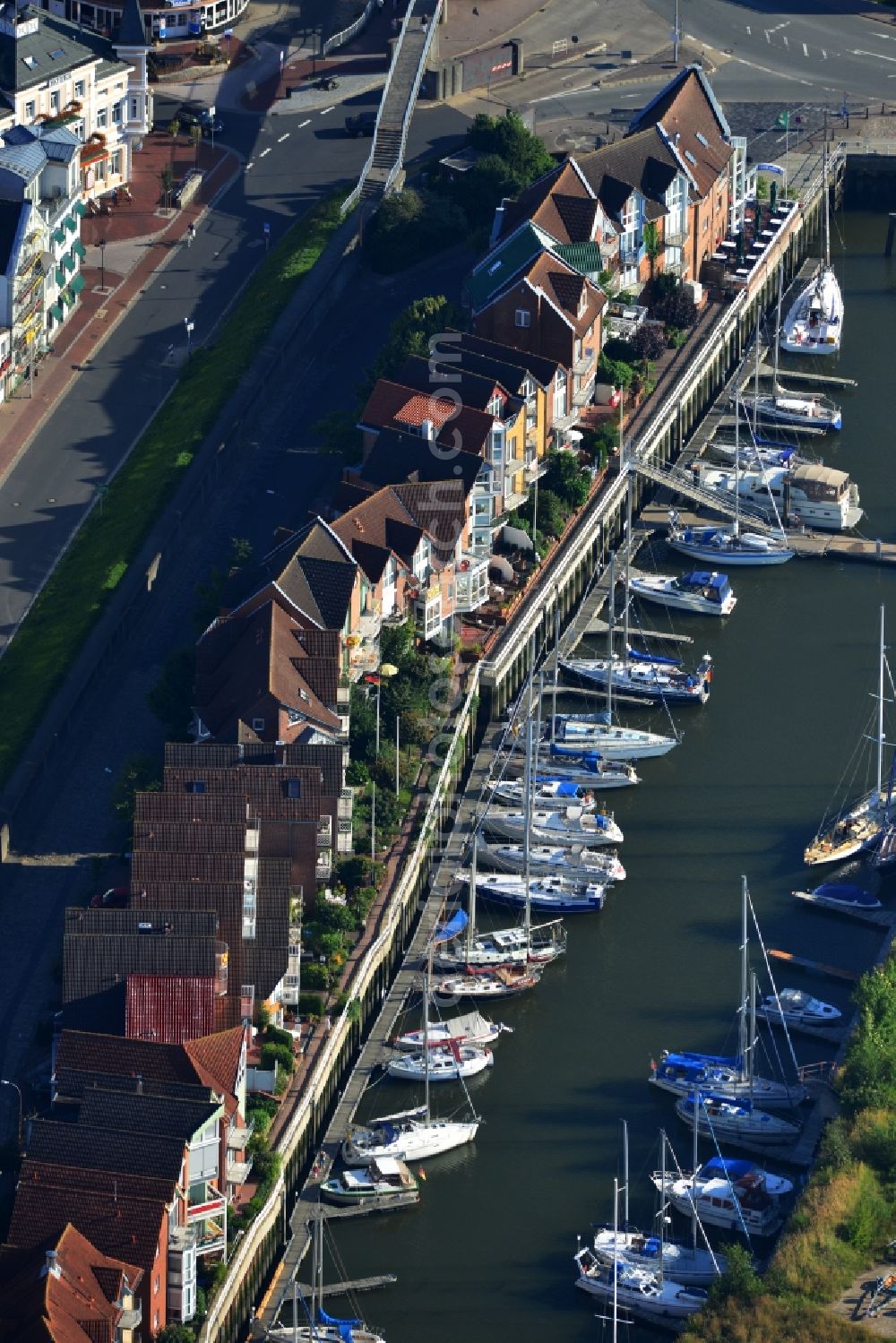 Aerial photograph Cuxhaven - House series on Schleusenpriel the marina in Cuxhaven in Lower Saxony