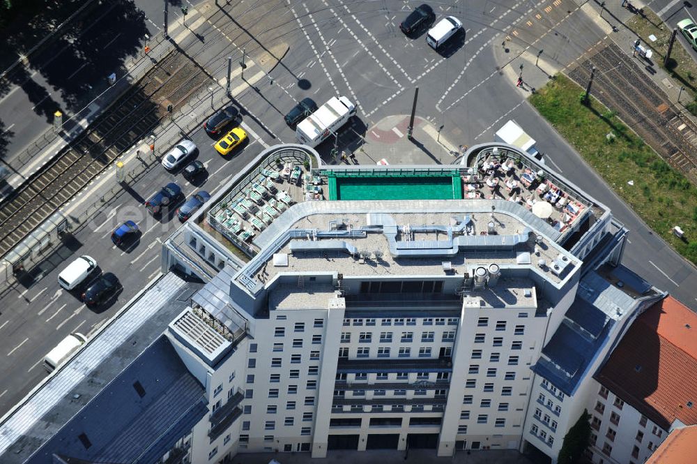 Berlin Mitte from the bird's eye view: Blick auf die Baustelle am Haus der Einheit, dem ehemaligen Kaufhauses Jonaß in Mitte an der Mollstraße. Das Berliner Architektur-Büro JSK baute das markanten, teilweise unter Denkmalschutz stehenden Gebäudes in ein modernes Wohn- und Geschäftshaus um. View of the construction site at the House of unity, the former department store Jonassen. The Berlin architectural office JSK built the striking to partially listed building into a modern residential and commercial building.