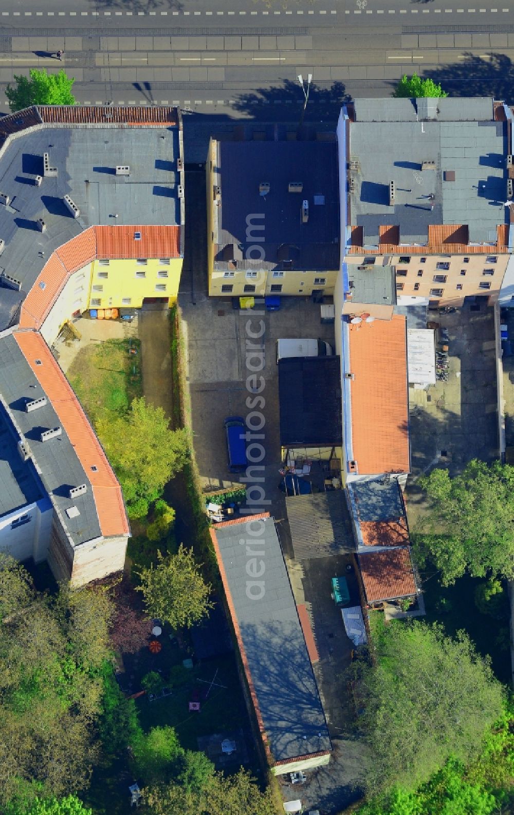 Berlin from above - House and building area of NPD party headquarters (Carl-Arthur-Buehring-house) in Berlin