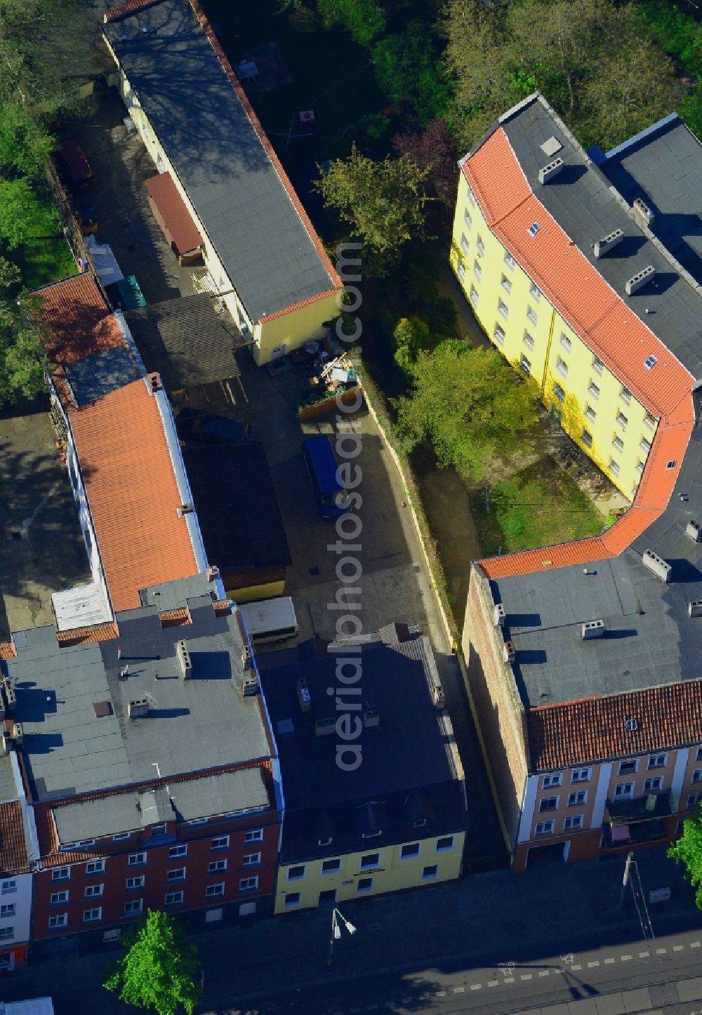 Berlin from the bird's eye view: House and building area of NPD party headquarters (Carl-Arthur-Buehring-house) in Berlin