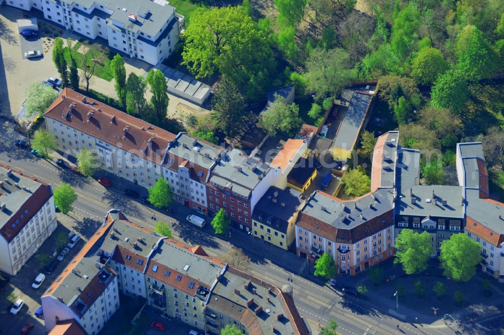 Aerial photograph Berlin - House and building area of NPD party headquarters (Carl-Arthur-Buehring-house) in Berlin