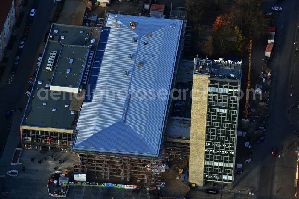 Neubrandenburg from above - Building Haus der Kultur und Bildung HKB with associated office tower. The building is under renovation. In addition to the retail space is located a store of H & M Fashion chain. In Neubrandenburg in Mecklenburg-Vorpommern